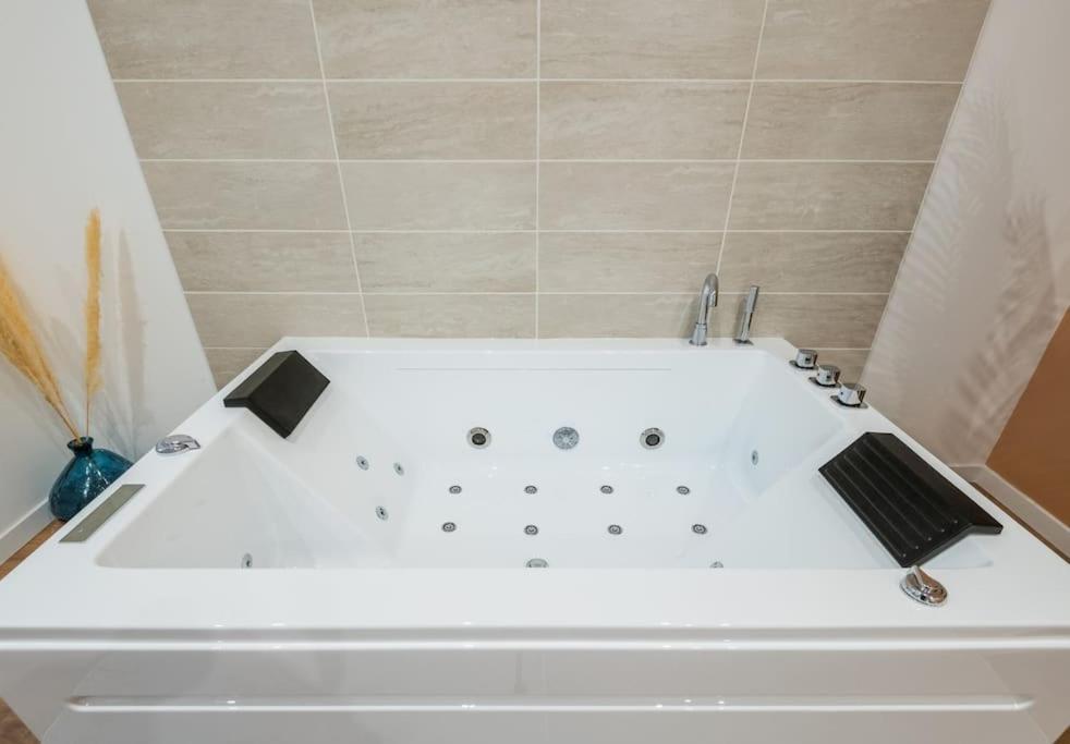 Charmant Cocon Avec Jacuzzi - Bordeaux Centre Exterior photo